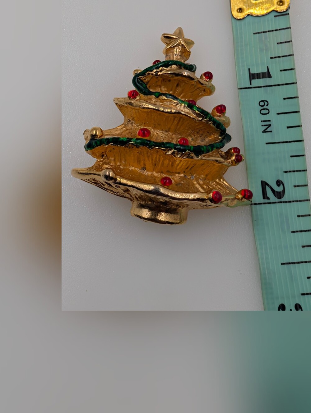 Vintage Brooch Gold Tone Holiday Christmas Tree Pin Brooch Green Red Enamel C60 - Picture 9 of 11